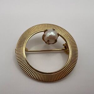 Vintage Round Gold Tone Brooch Pin